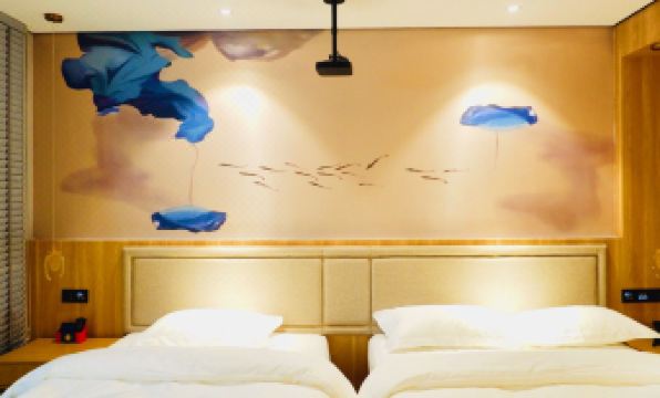 Lanpu Light Luxury Art Holiday Hotel