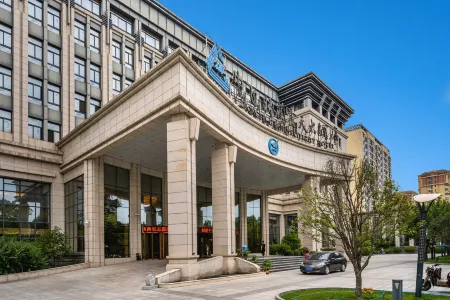 Zhongfei Grand Skylight Hotel Отели рядом с достопримечательностью «Xi'an Aeronautical Polytechnic Institute»