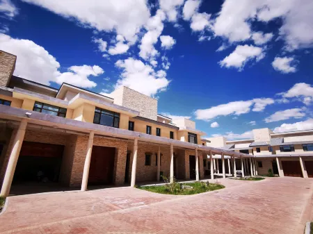 Delhi Hardrij Auto Hotel Отели рядом с достопримечательностью «Qinghai Chaidamu Vocational and Technical College»