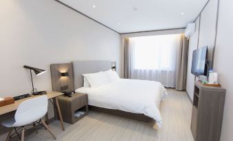 HanTing Hotel (Changchun Jingyue Changying Century City)
