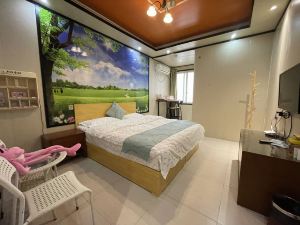 Xinxiang Spring, Summer, Autumn and Winter Theme Hotel