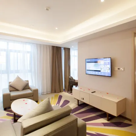Lavande Hotel (Yingtan Longhushan Avenue long distance passenger station store)