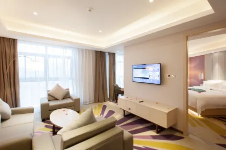 Lavande Hotel (Yingtan Longhushan Avenue long distance passenger station store) Отели рядом с достопримечательностью «Maple Mountain Botanical Garden»