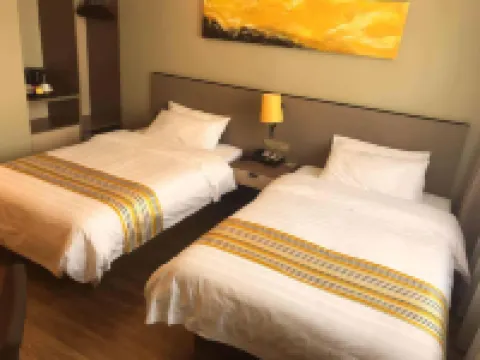 Homeinn Plus Hotel (Dunhua Municipal Government Railway Station) Hotel di Dunhua