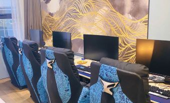 Luohe Pomegranate Electric Sports Hotel (Xintiandi Branch)
