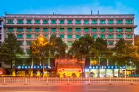 Vienna Hotel (Jishou Qianzhou Old Town) Hotels near LIANG PIN PU ZI JI SHOU YI DIAN
