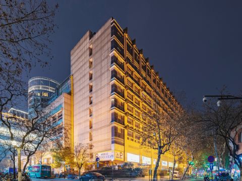 Merchant Marco Edgelake Hotel