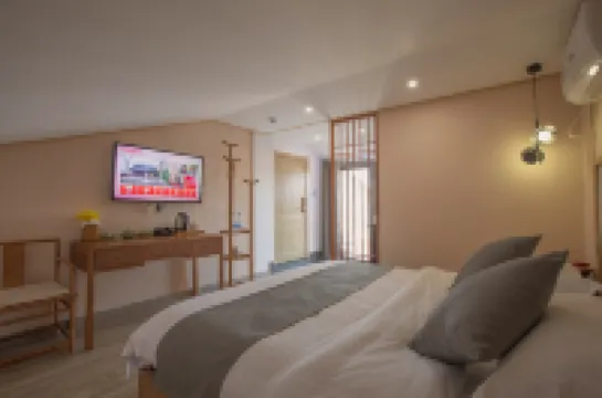 Two rolls B&B (Jiuhuashan Tourist Transfer Center)