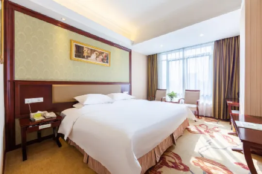 Vienna Hotel (Guangzhou Shaheding Metro Station) Отели рядом с достопримечательностью «Guangzhou Zoo Happy World»