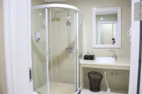 Lingyuan Longting Hotel