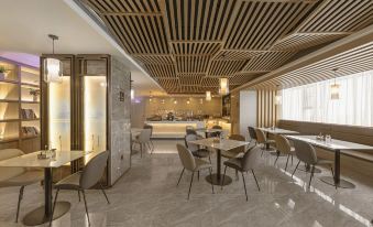 Atour Hotel (Baoji Administration Center, High-speed Railway South Station)