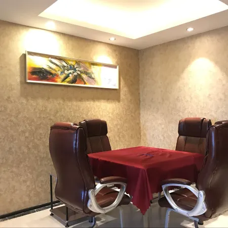Yilong International Hotel (Xincai Moon Bay Park)