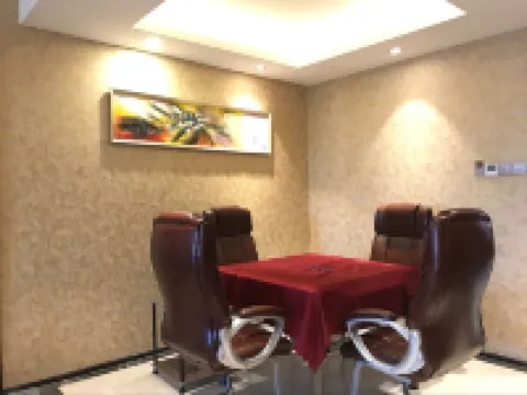 Yilong International Hotel (Xincai Moon Bay Park)
