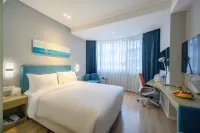 Holiday Inn Express Xiamen (Gulangyu Cruise Terminal Shop) Hotels near Dongdu