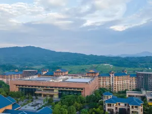 Huitang Huatian City Hot Spring Resort Hotel