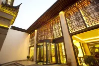 Waterside Resort Hotels near Beijing-Hangzhou Grand Canal