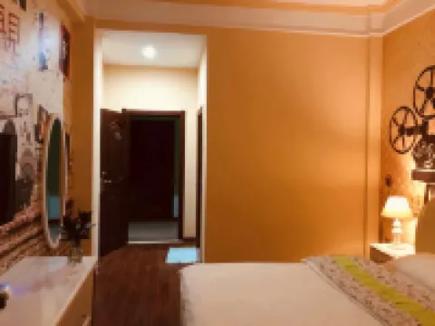 Luoping Huaying Image Theme Inn