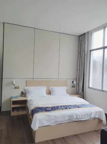 Napo Yiju Business Hotel