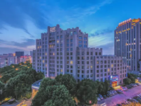 Four Points by Sheraton Luohe Hoteles en Luohe