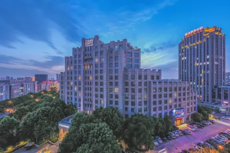 Four Points by Sheraton Luohe Отели рядом с достопримечательностью «Huanghe Square»