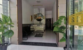 Holiday Inn Huguan Spring Light