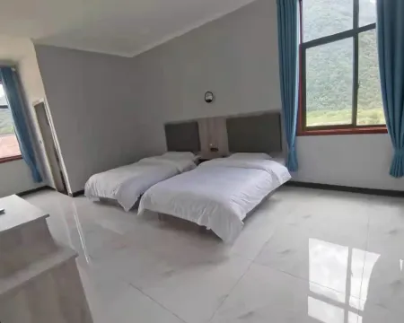 Taibai Mountains, Water and Yunjian Farmhouse Hotels in Taibai County