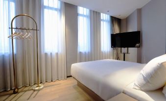 Yayuan Qianhai Hotel (Shenzhen Mawan Subway Station Branch)
