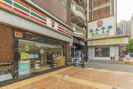 Guangzhou Business Hotel (Shangxiajiu Pedestrian Street Changshou Road Subway Station Branch)