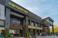 Xinzheng Shangri-La Holiday Hot Spring Hotel Hotels near Yanhuang Square