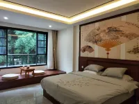 Shuimo Ancient Town Yueyin Shanshui B&B