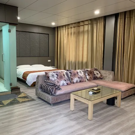 Qingshen Jiashun Holiday Business Hotel