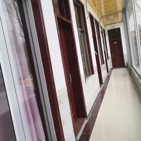 Pingyi Liangshi Supermarket Hotel