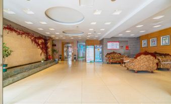 Home Inn Huayi Selected Hotel (Yalu River Duanqiao Railway Station)