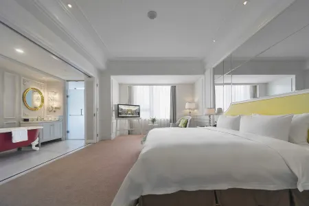 Gallery. F Hotel Отели рядом с достопримечательностью «Yangsigang Yangtze River Bridge»