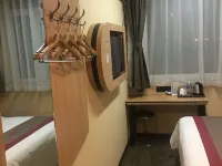 清徐縣時利和快捷飯店（北辰雙語學校店） - 停車場