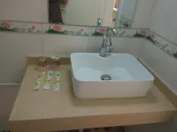 Xinjiarishishang Hotel di Tuquan