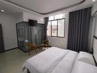 Fuyang Xinyuan Hotel (Yingdong District Flower Arranging Highway Inspection Station Store)