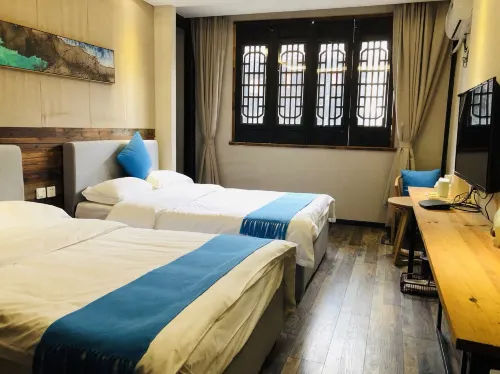 speaklow Hotels in Lichuan