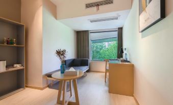 Home in City (Nanjing Olympic Sports Center Xincheng Science and Technology Park Store)