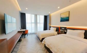 Jianghong Hotel (Korla Railway Station 218 National Road)