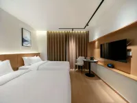 Huajing Yinhewan Hotel Luoyang (Swan Lake Yihe Wetland Park)