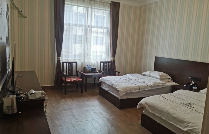 Jinggu Hongbin Business Hotel