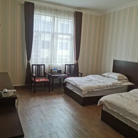 Jinggu Hongbin Business Hotel