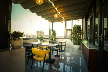 Ruiyu Boutique Hotel Отели рядом с достопримечательностью «Xianghe Square»