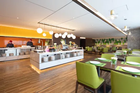 Hampton by Hilton Suning Plaza Suqian Отели рядом с достопримечательностью «Nanhailu Theme Square»