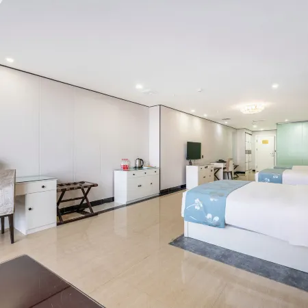 Pudong Holiday Hotel