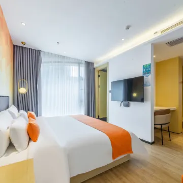 Huanyu Prestige Hotel (Lingshan People's Hospital)