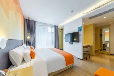 Huanyu Prestige Hotel (Lingshan People's Hospital) Отели рядом с достопримечательностью «Liufeng Mountain»