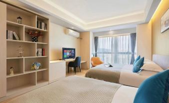 Golden Harbor Fashion Cinema Hotel (High-speed Railway Station East Square Branch)