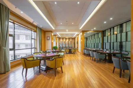 Grand Eton Hotel Отели рядом с достопримечательностью «Zhangba Guiyuan Forest»